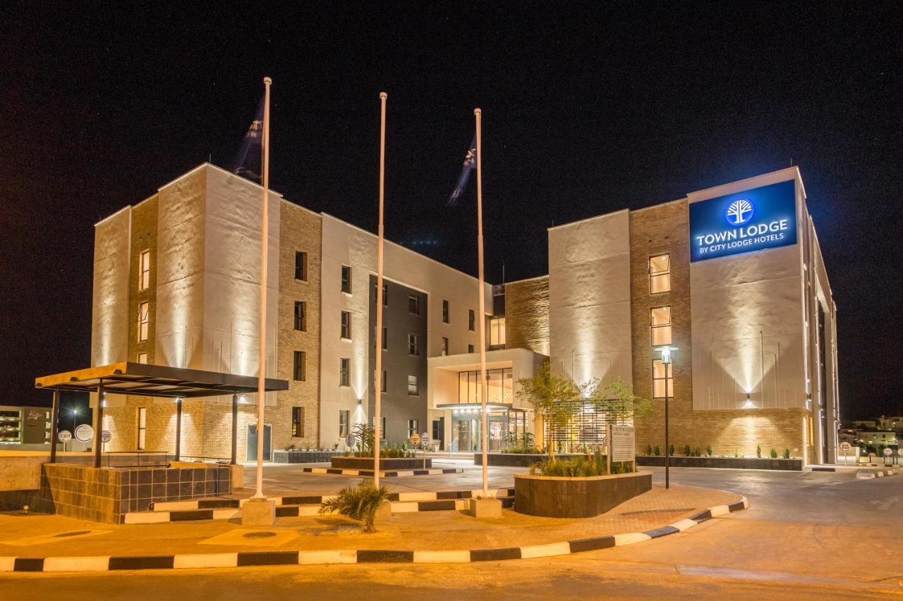 Town Lodge Windhoek, Namibia Экстерьер фото